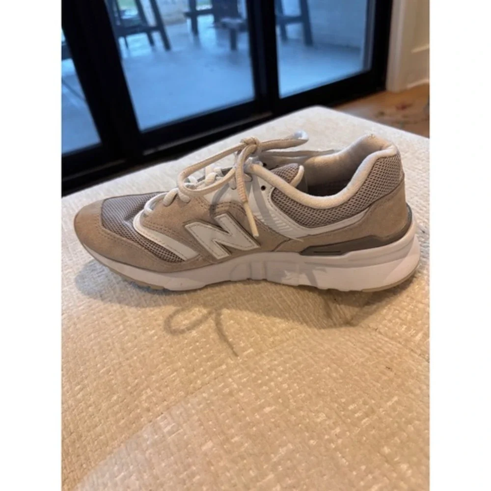 997H‎ sneakers from New Balance. Size 6- womens